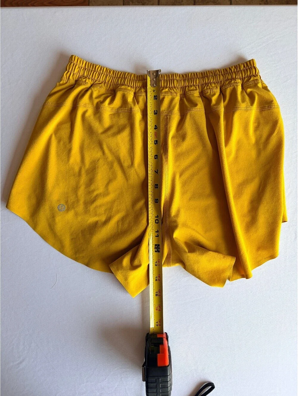 Lululemon Tracker Women’s Running Shorts Yellow Approx M 4 Inch Lined